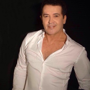 o-cantor-paraense-beto-barbosa-conhecido-por-hits-adocica-e-preta-sucessos-na-decada-de-1990-1463700978189_v2_300x300